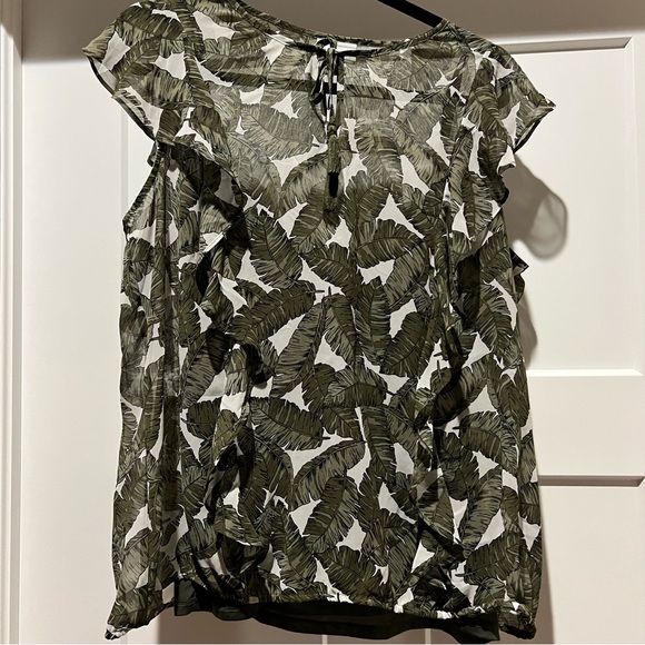 🦋2/$15🦋 Liz Claiborne Tropical Banana Leaf Print Shirt - Picture 1 of 2